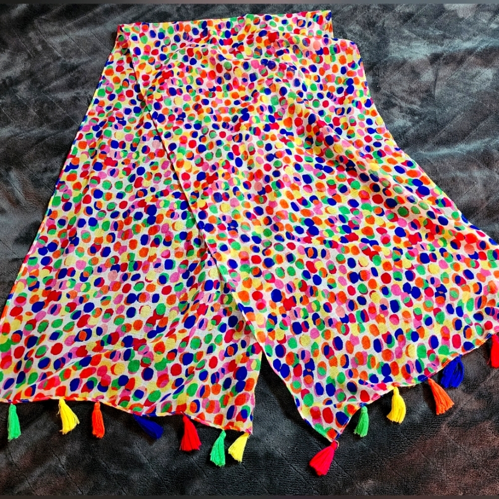 Girls scarf. Excellent condition! Adorable 🔥!
